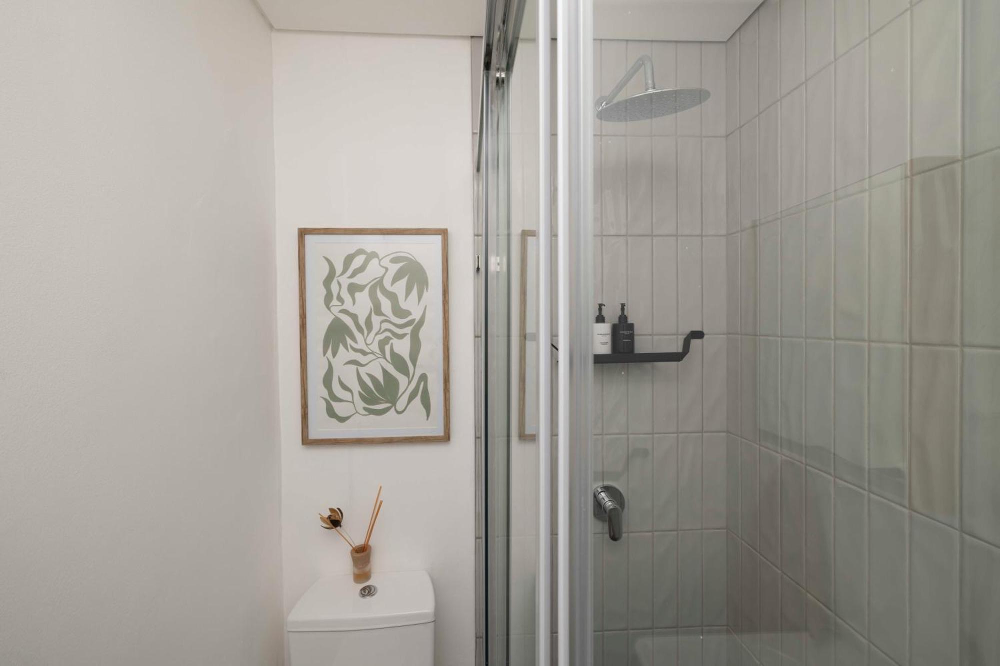 Apartment Three43 On B