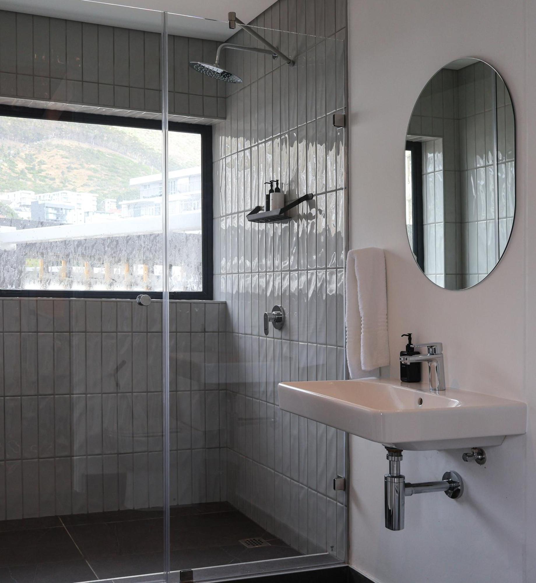 Apartment Three43 On B Cape Town